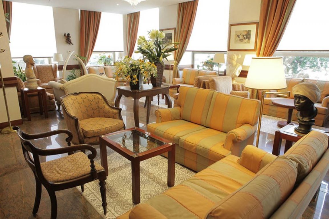 Hotel Bristol-Lobby.jpg