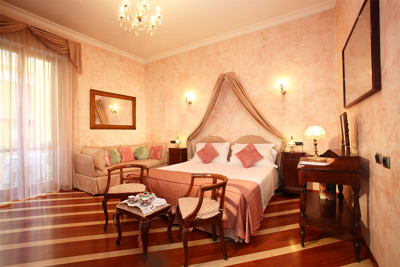 Hotel Sanpi Milano-Classic trokrevetna soba.jpg