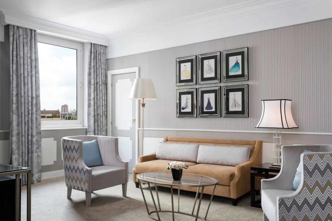 Hotel The Westin Palace-Deluxe suite.jpg
