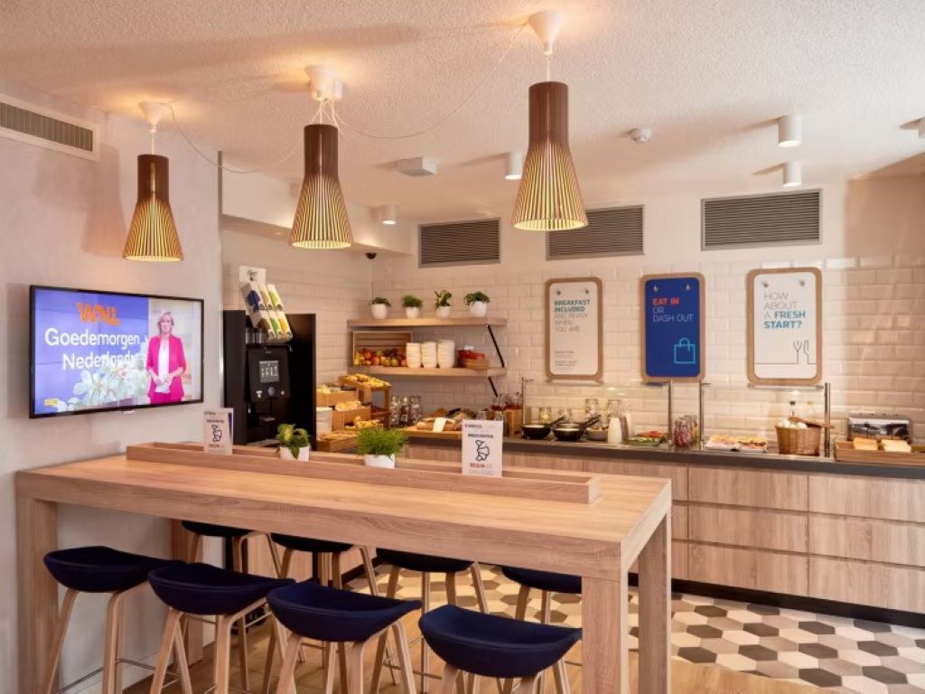 Holiday Inn Express Amsterdam City Hall-Dorucak.jpg