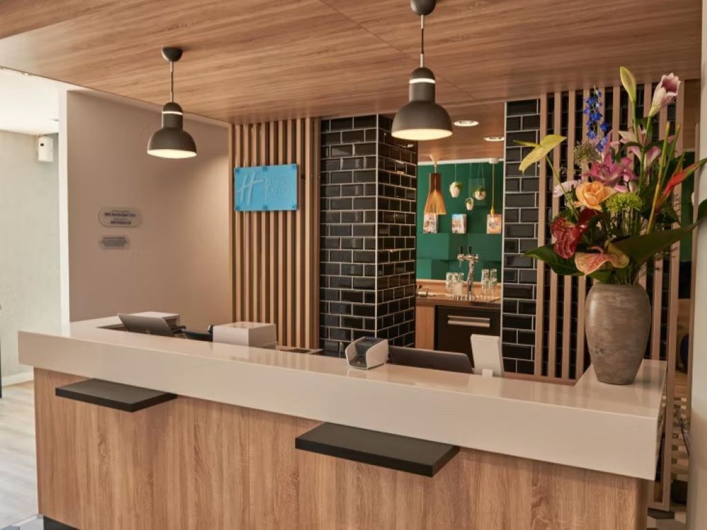 Holiday Inn Express Amsterdam City Hall-Recepcija.jpg