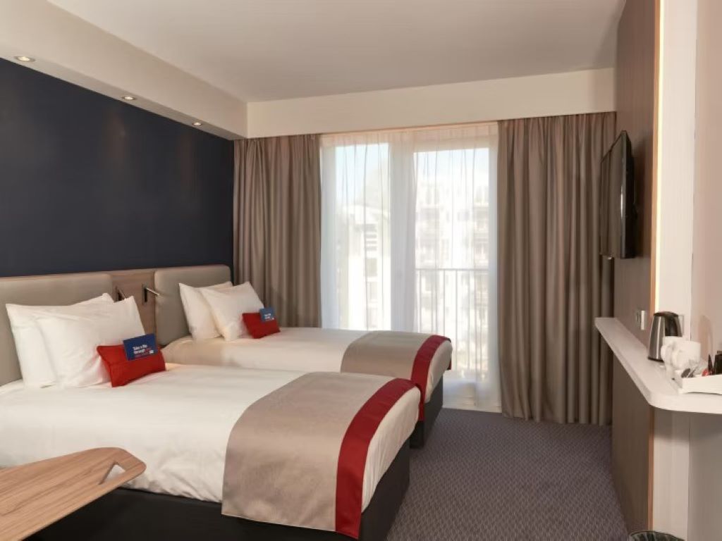 Holiday Inn Express Amsterdam City Hall-Standardna soba.jpg