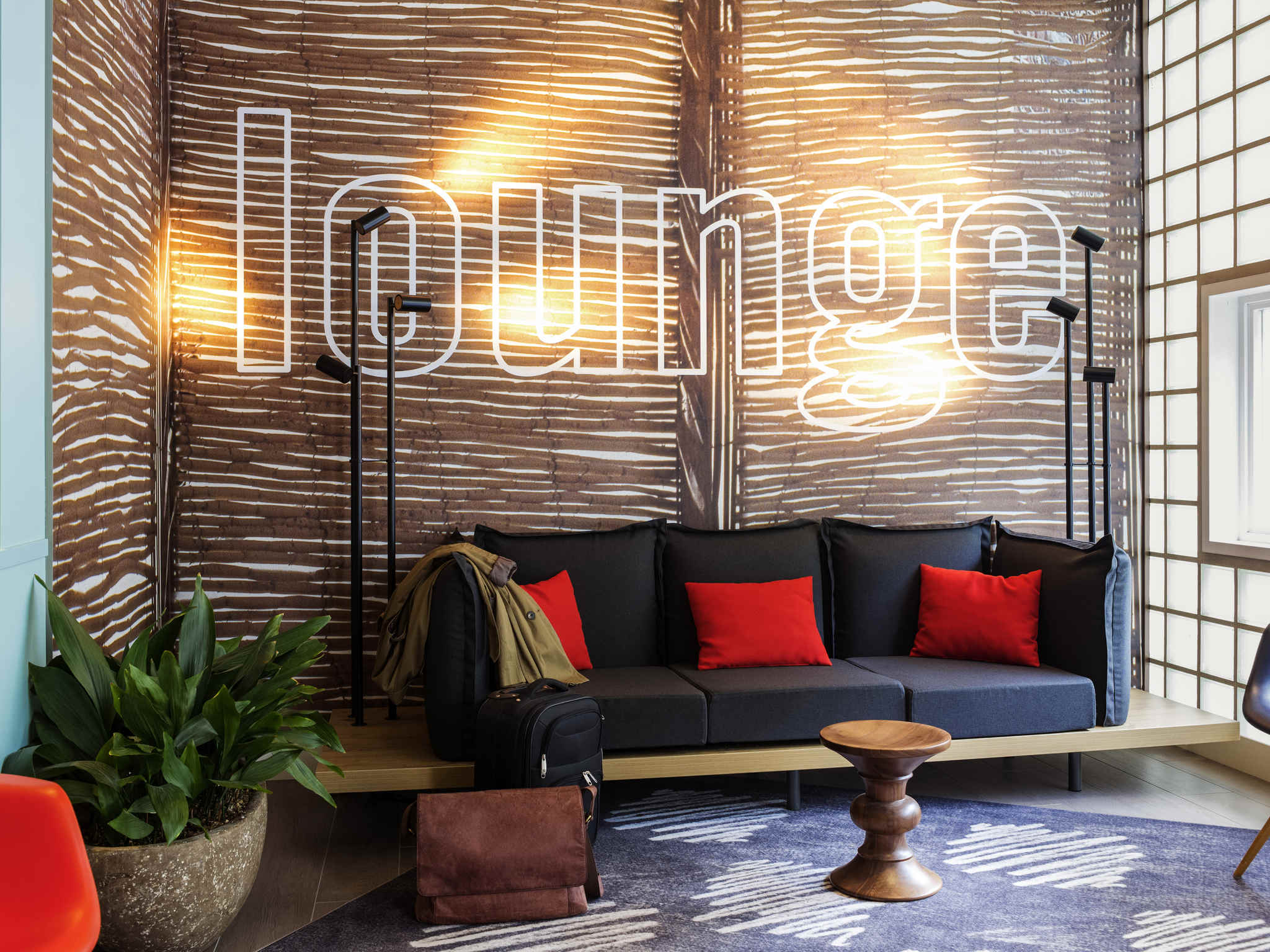 Ibis Amsterdam Centre Stopera-Lounge.jpg