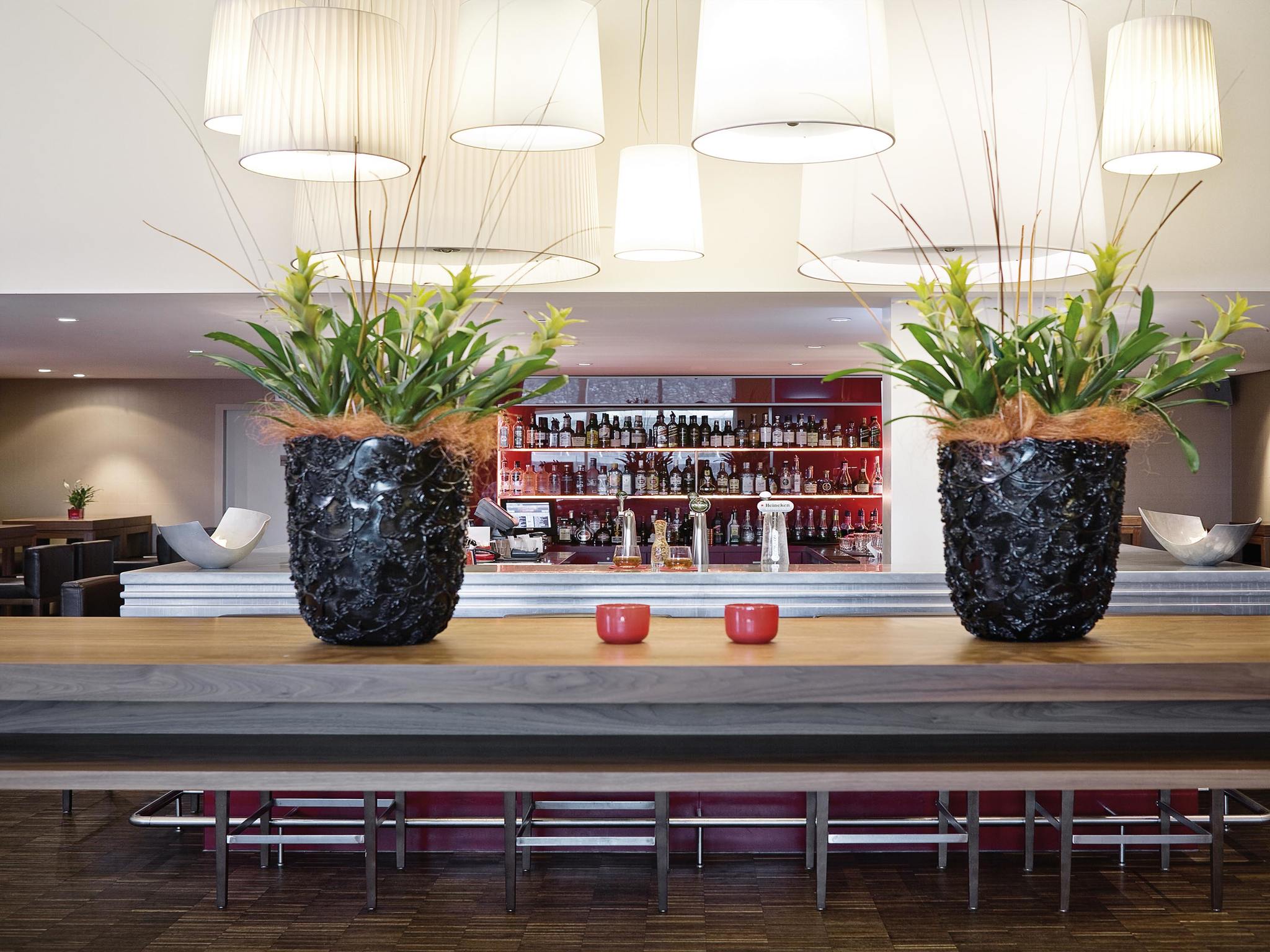 Movenpick Hotel Amsterdam City Centre-Bar.jpg