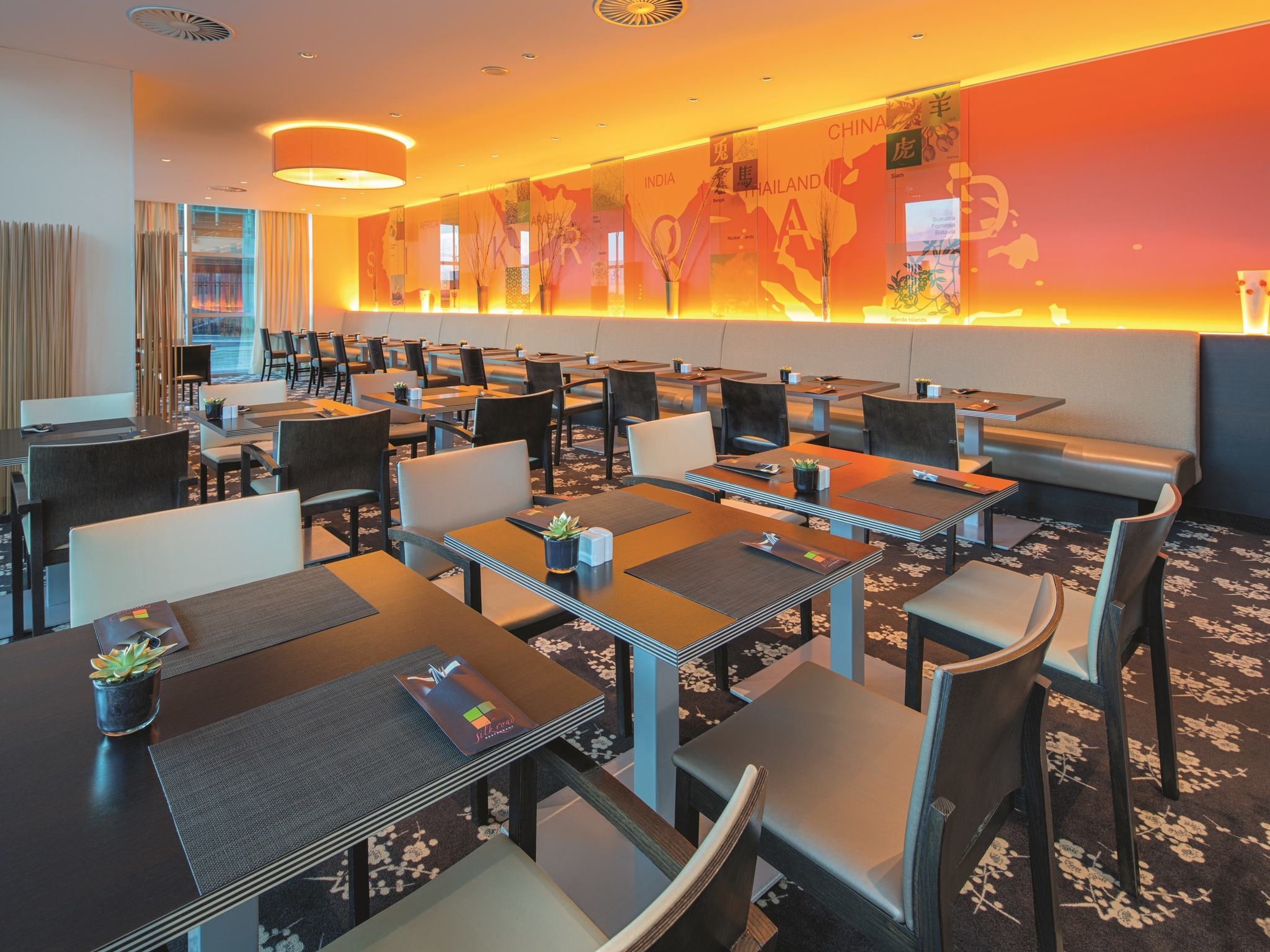 Movenpick Hotel Amsterdam City Centre-Glavni restoran.jpg