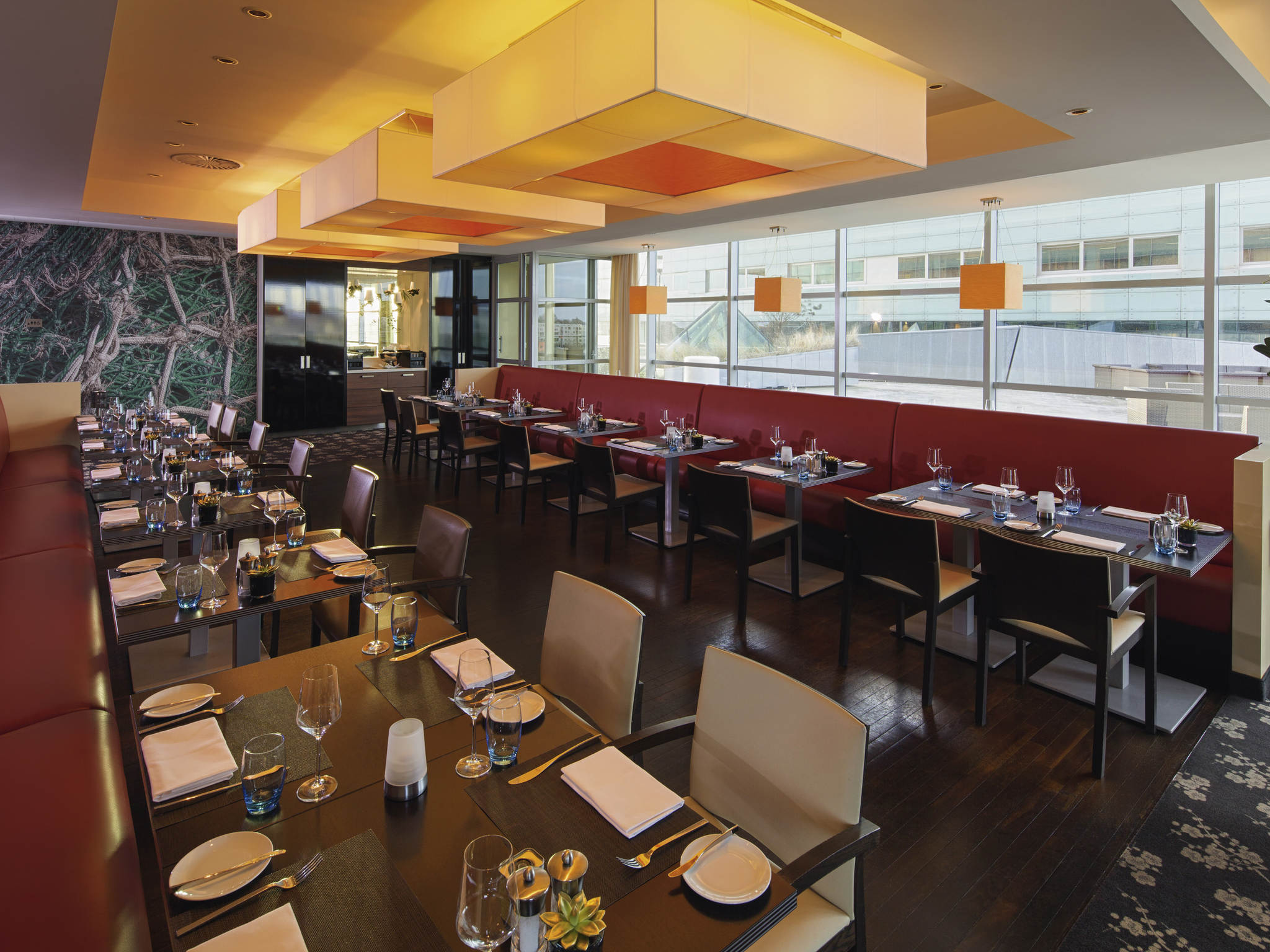 Movenpick Hotel Amsterdam City Centre-Restoran.jpg