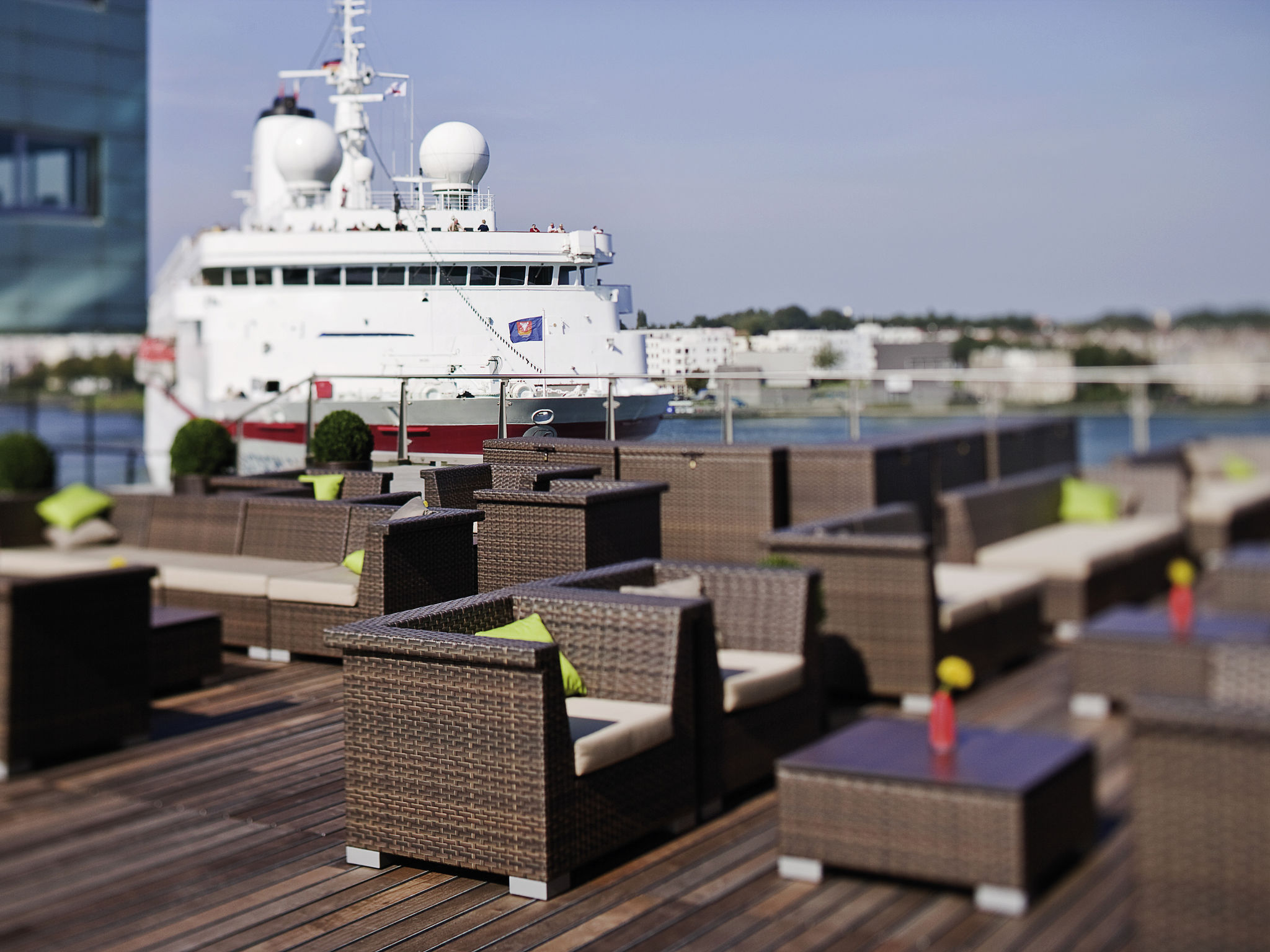 Movenpick Hotel Amsterdam City Centre-Terasa bara.jpg