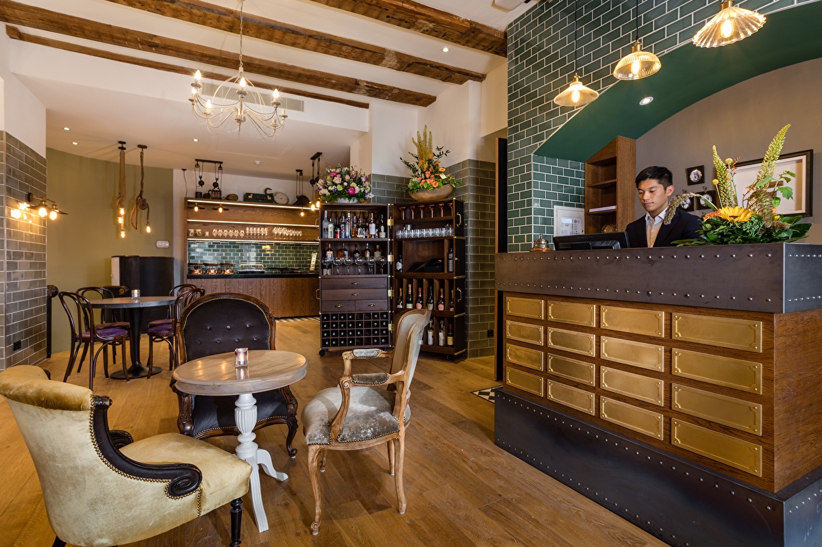 The Hendrick's Hotel-Recepcija.jpg