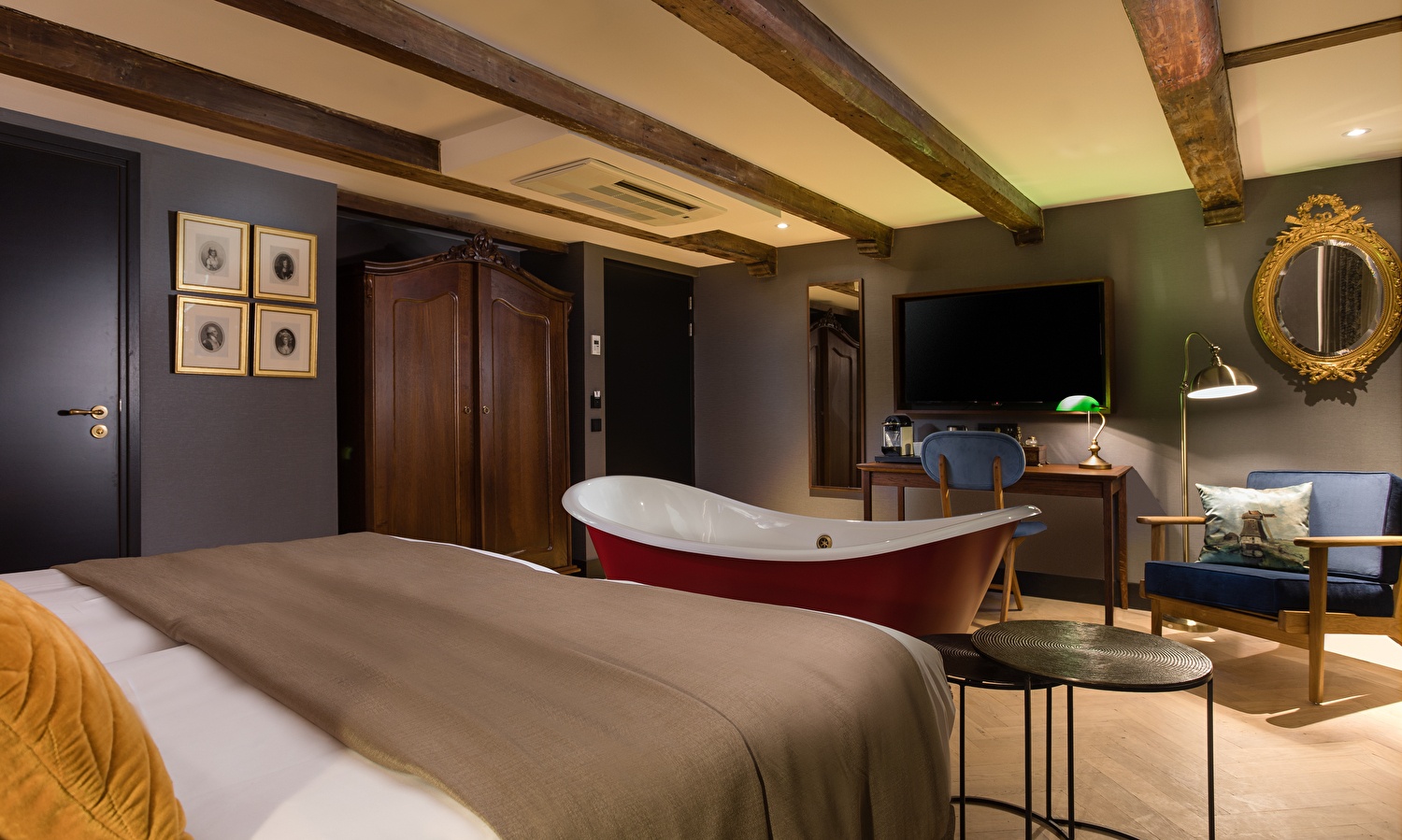 The Hendrick's Hotel-Superior soba kada.jpg