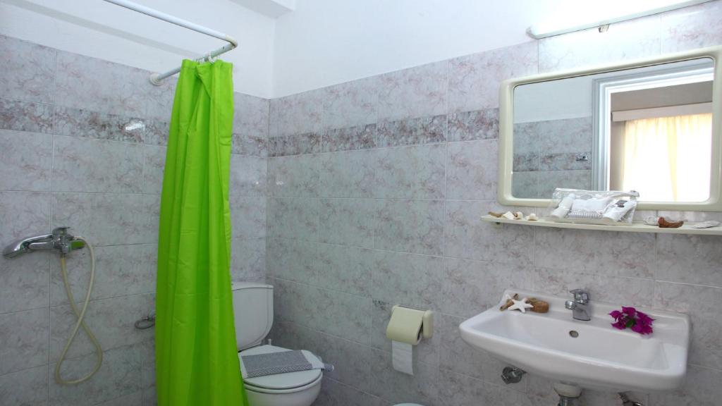 Hotel Nidri Bay bathroom.jpg