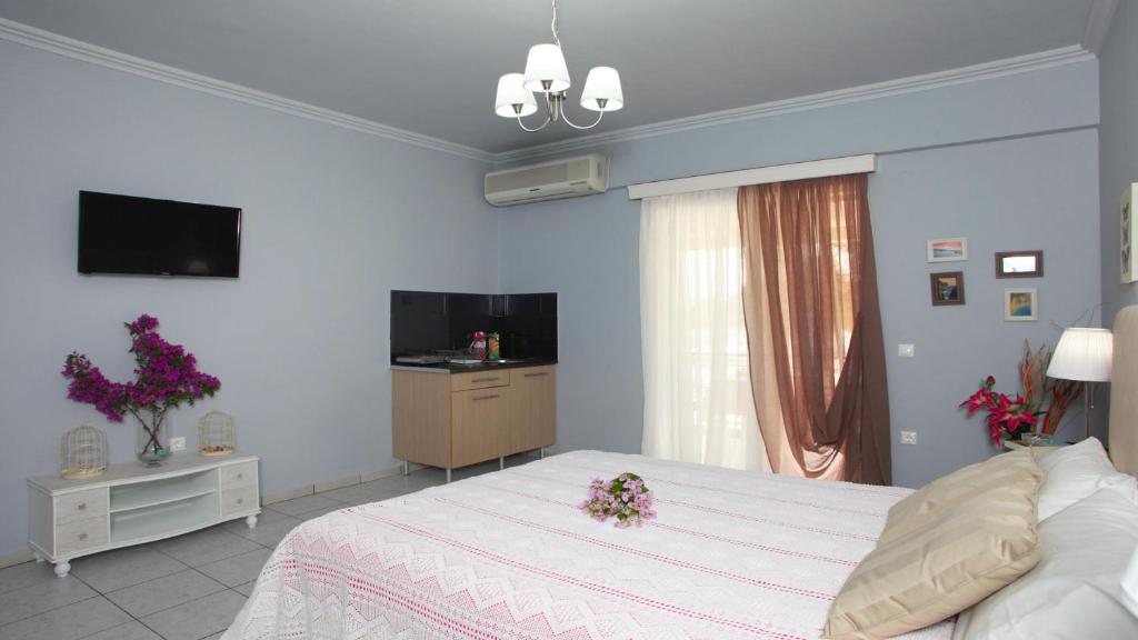 Hotel Nidri Bay bedroom.jpg
