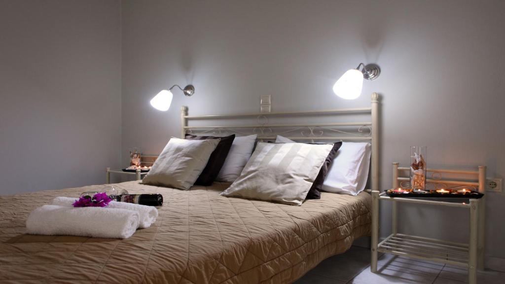 Hotel Nidri Bay krevet u sobi.jpg
