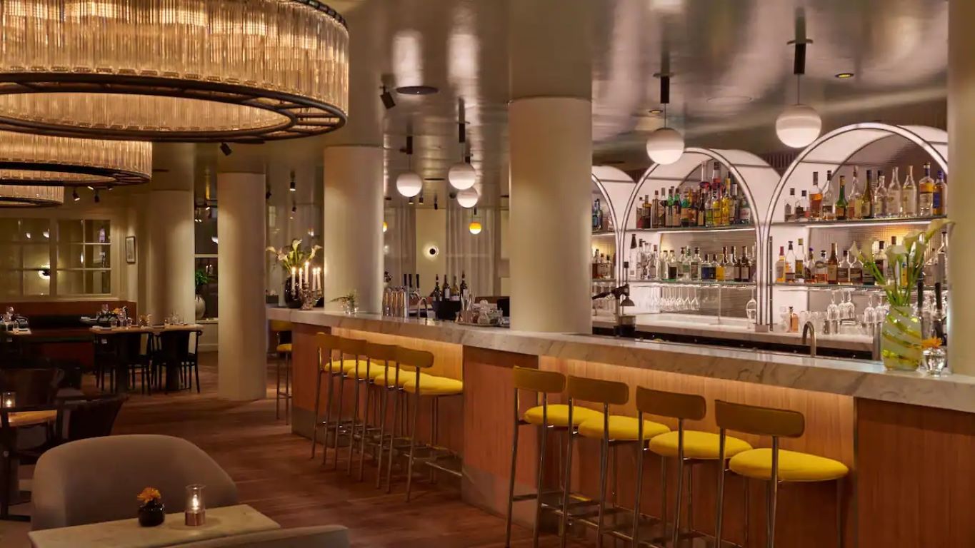 Hotel Reisen in the Unbound Collection by Hyatt-Bar.jpg