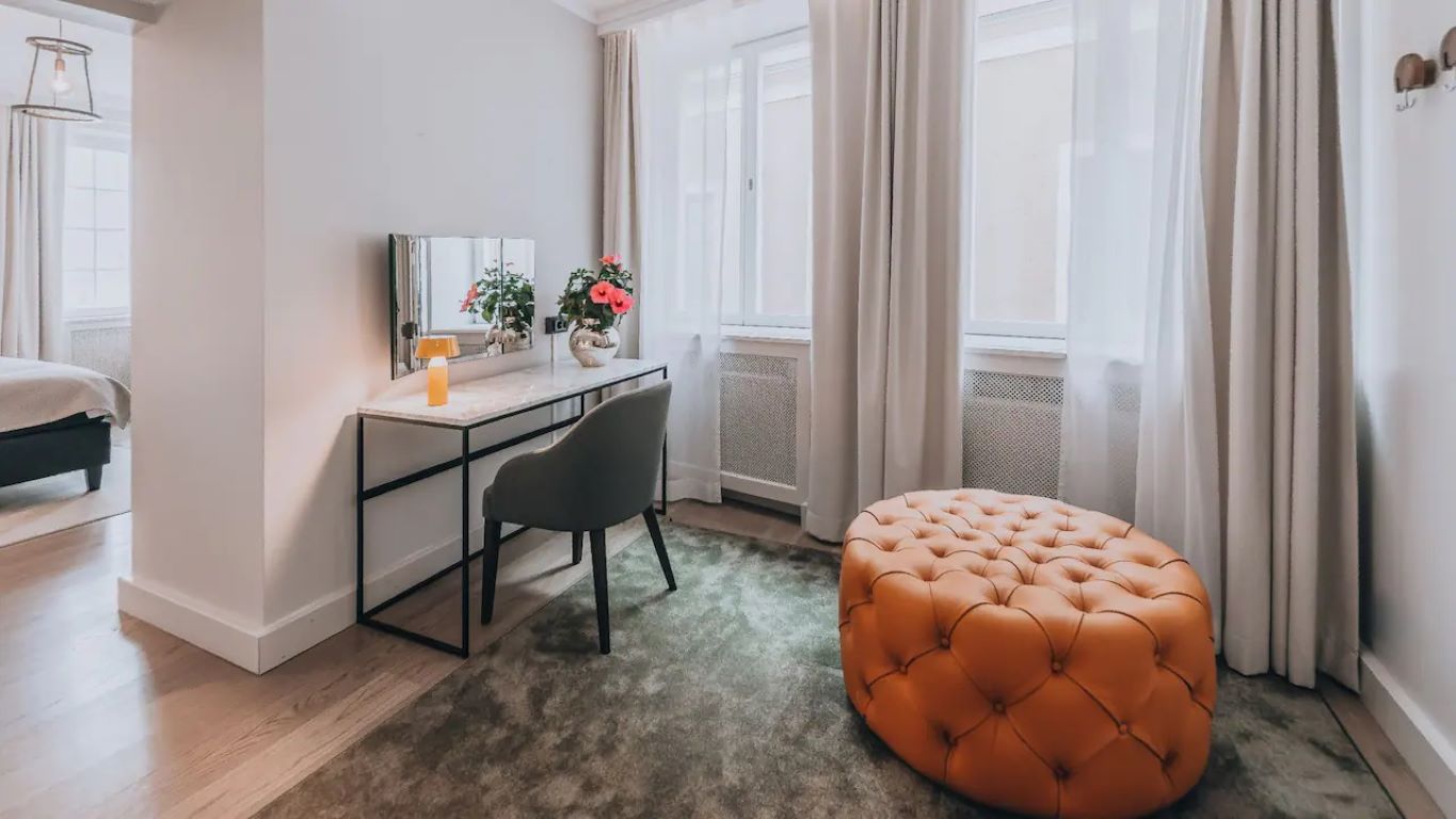 Hotel Reisen in the Unbound Collection by Hyatt-Corner suite.jpg
