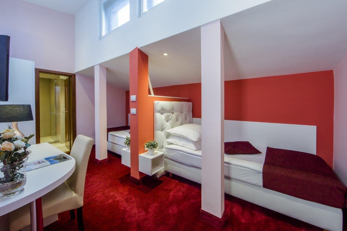 Central Hotel-Standardna soba.jpg