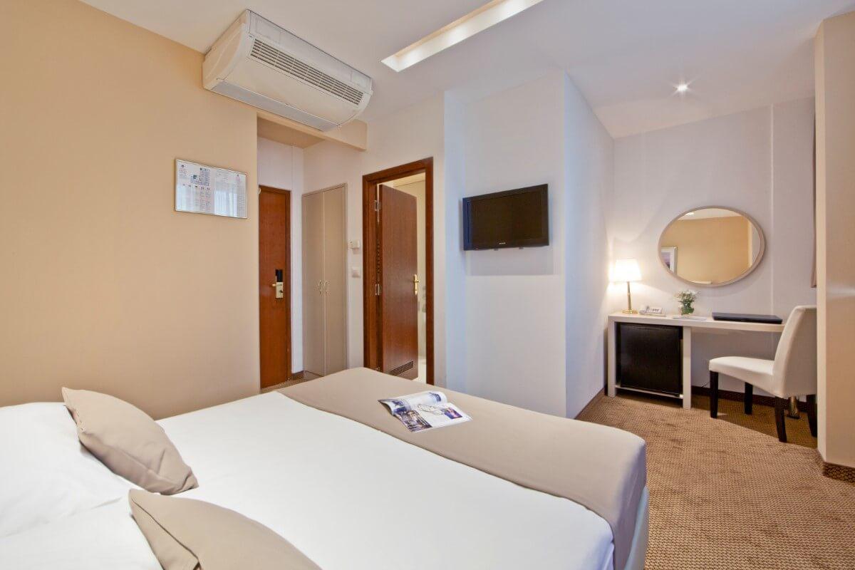 Hotel Central-Porodicna soba.jpg
