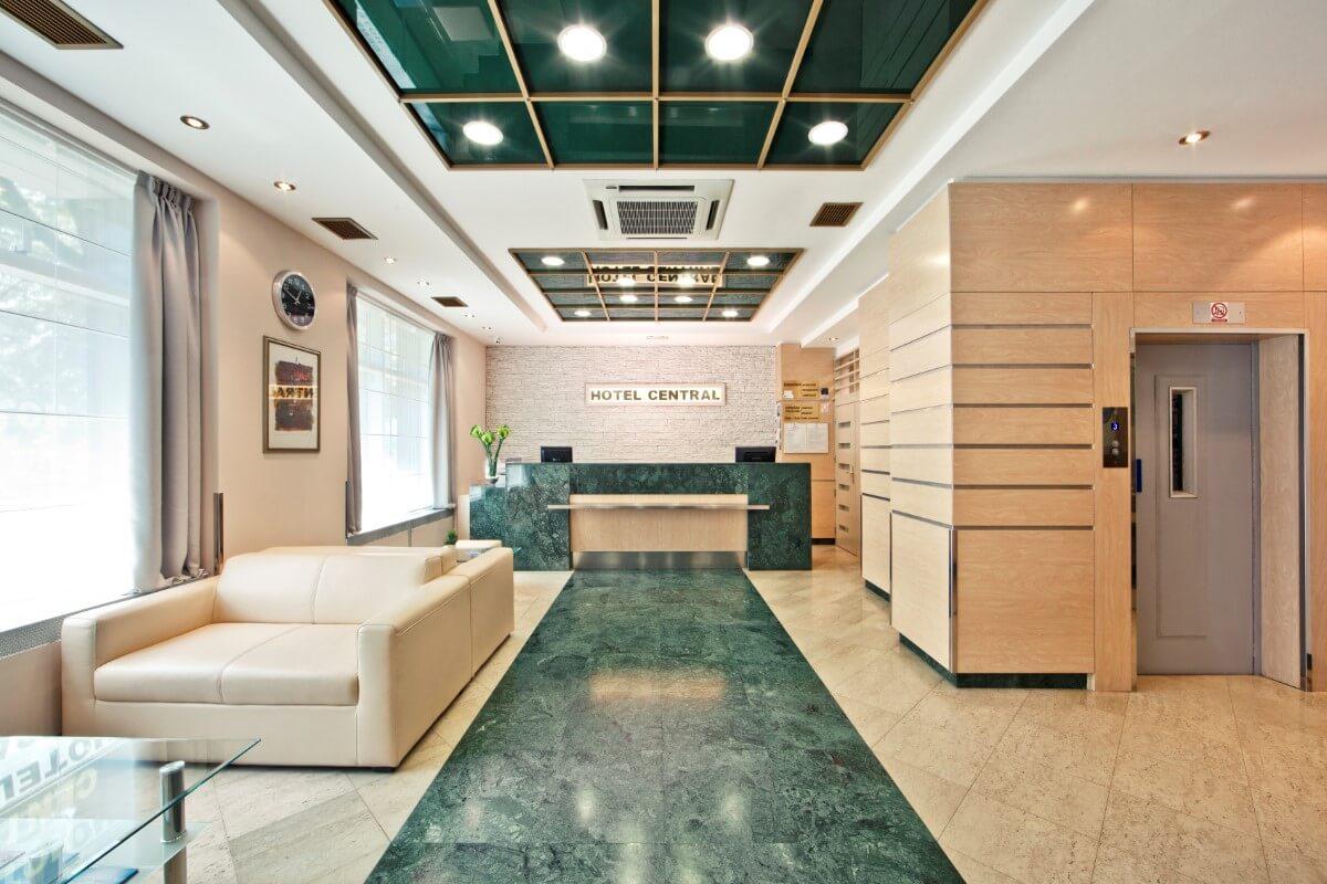 Hotel Central-Recepcija.jpg