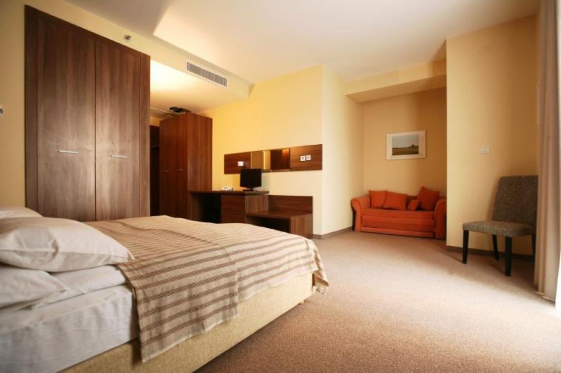 Slisko Hotel-Comfort trokrevetna soba.jpg