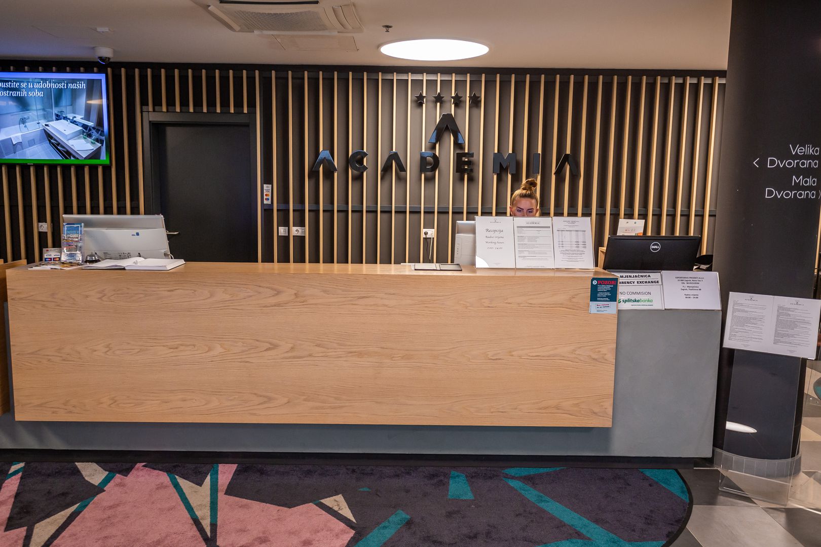 Academia Hotel-Recepcija.jpg