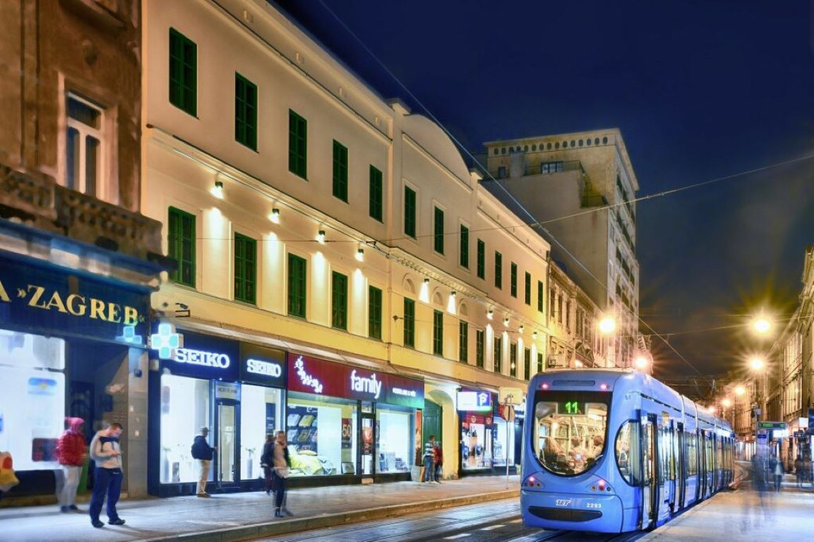 Park 45 Hotel-Hotel spolja.jpg