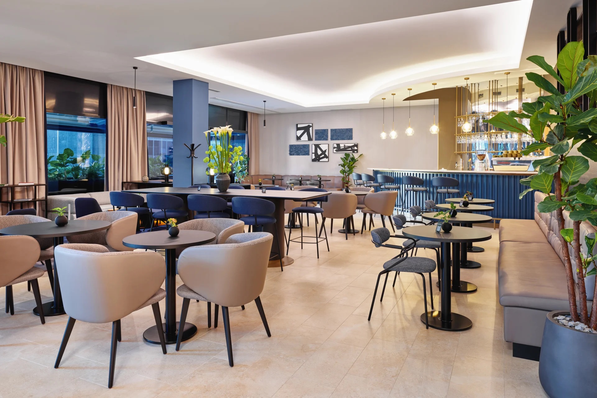 Maistra City Vibes Hotel International-Bar.jpg