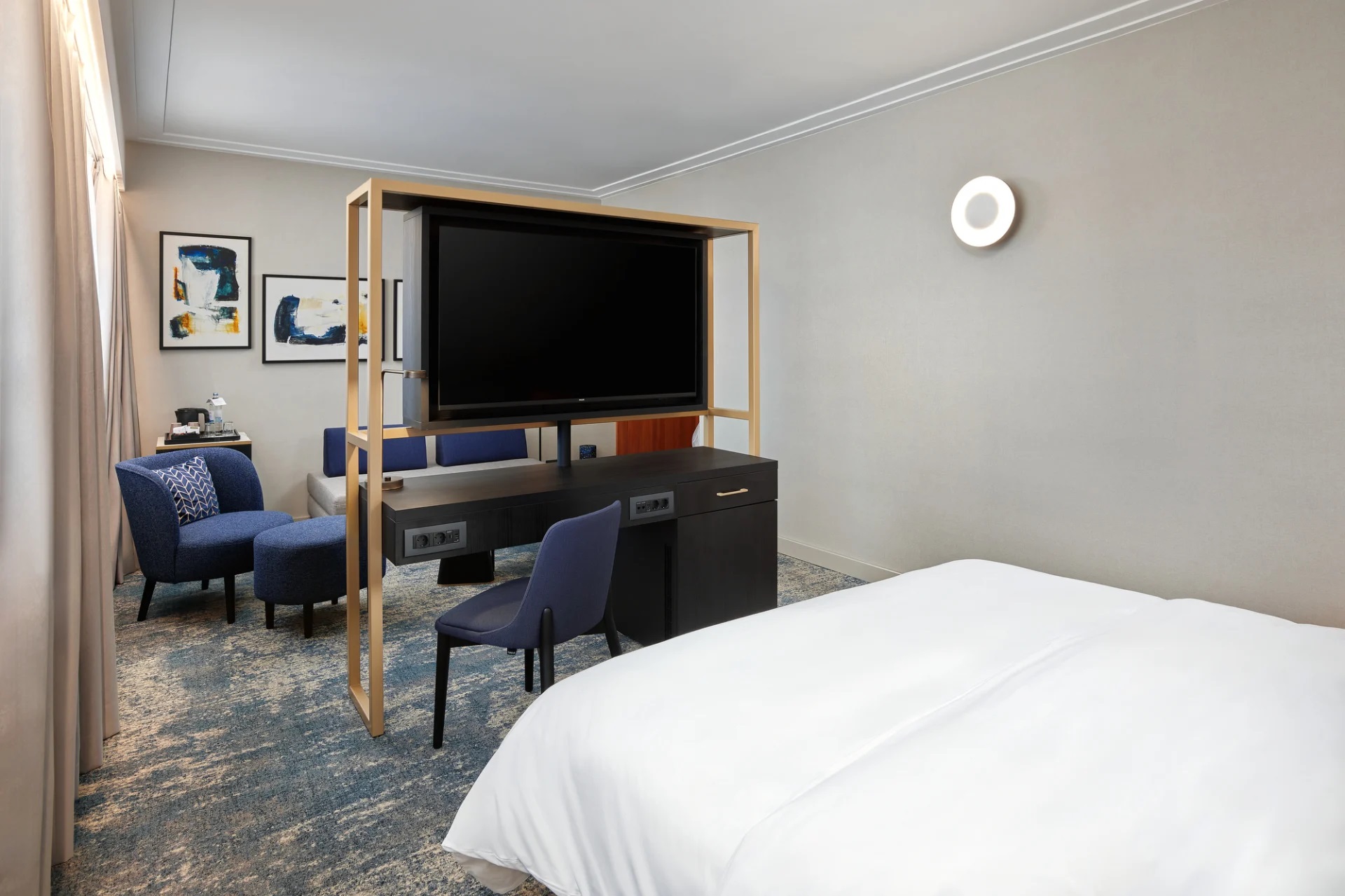 Maistra City Vibes Hotel International-Deluxe trokrevetna soba.jpg