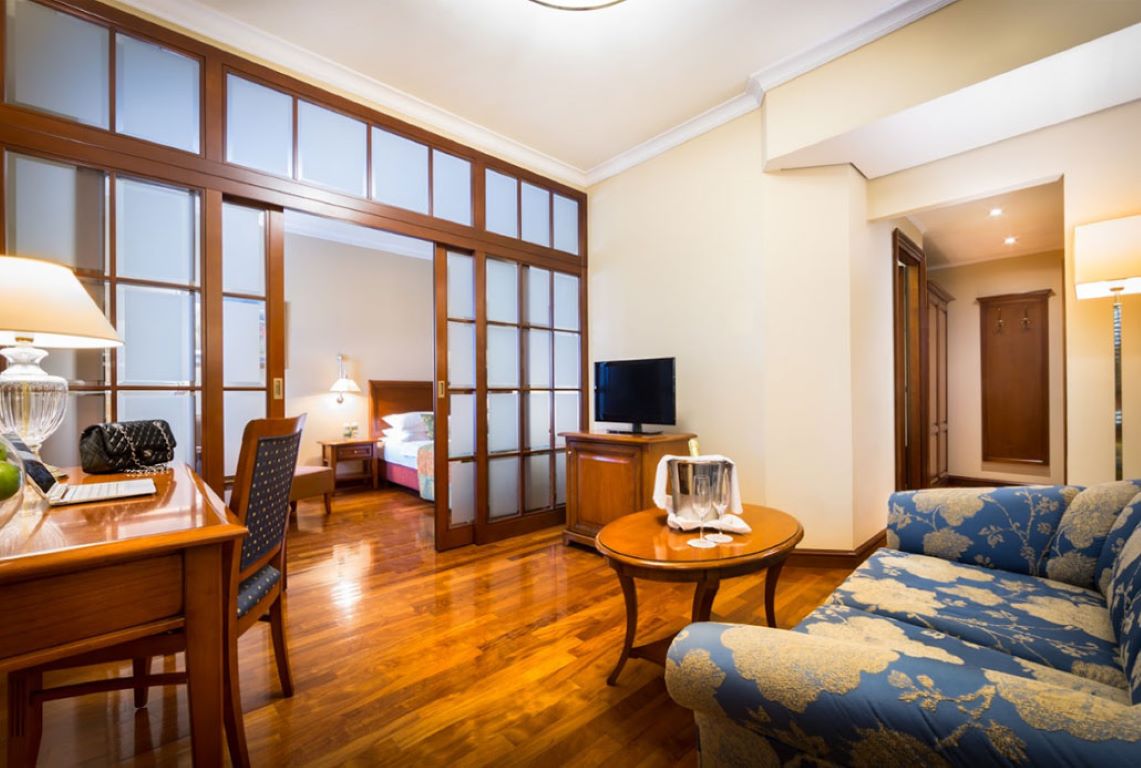 Best Western Premier Hotel Astoria-Suite.jpg