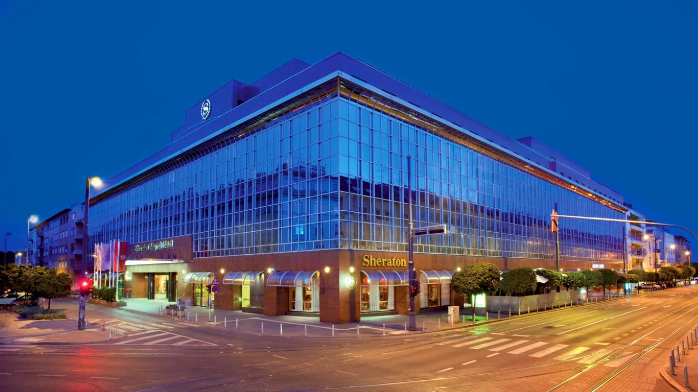 Hotel Sheraton Zagreb-Nocni izgled.jpg