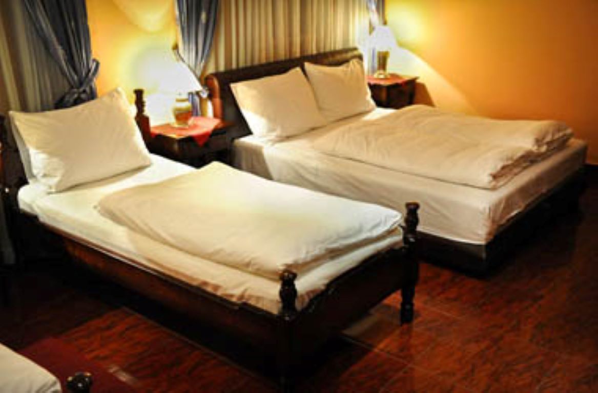 Hotel Evropa-Trokrevetna soba.jpg