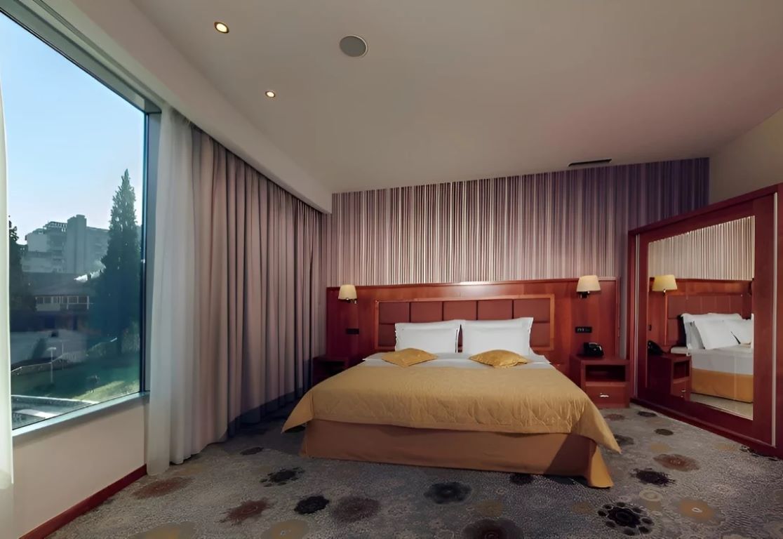 Hotel Kings Park-Deluxe soba.jpg