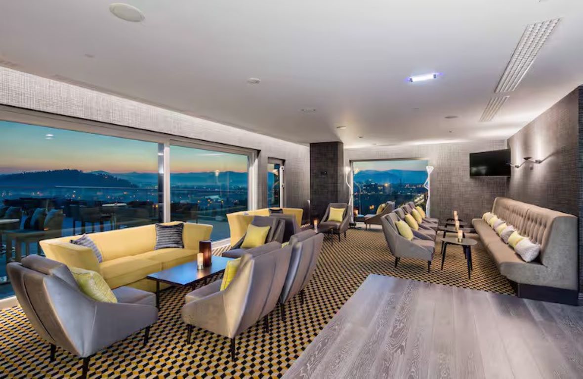 Hilton Podgorica Crna Gora-Bar.jpg
