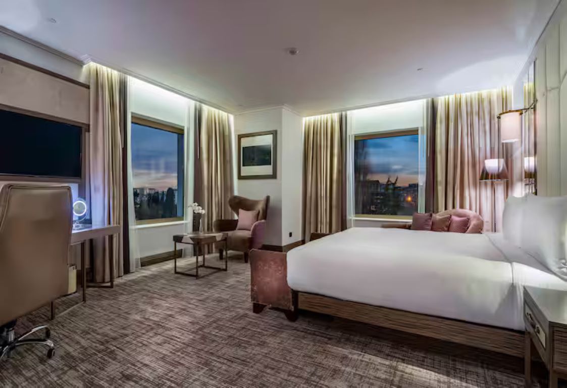 Hilton Podgorica Crna Gora-Deluxe soba.jpg