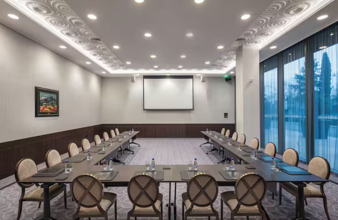 Hilton Podgorica Crna Gora-Konferencijska sala.jpg
