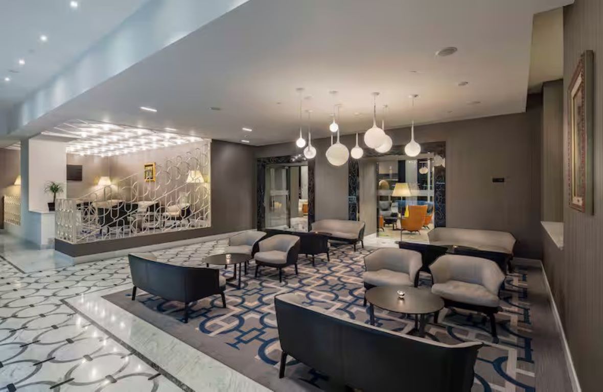 Hilton Podgorica Crna Gora-Lobby.jpg