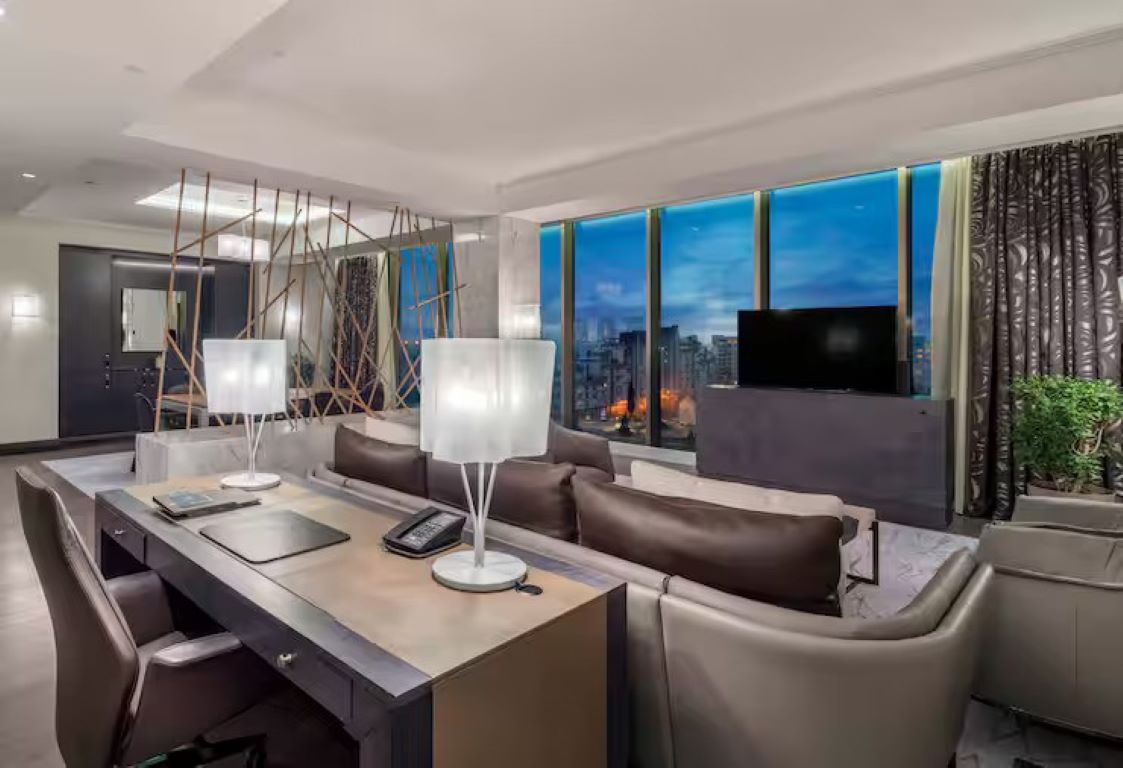 Hilton Podgorica Crna Gora-Predsednicki suite.jpg