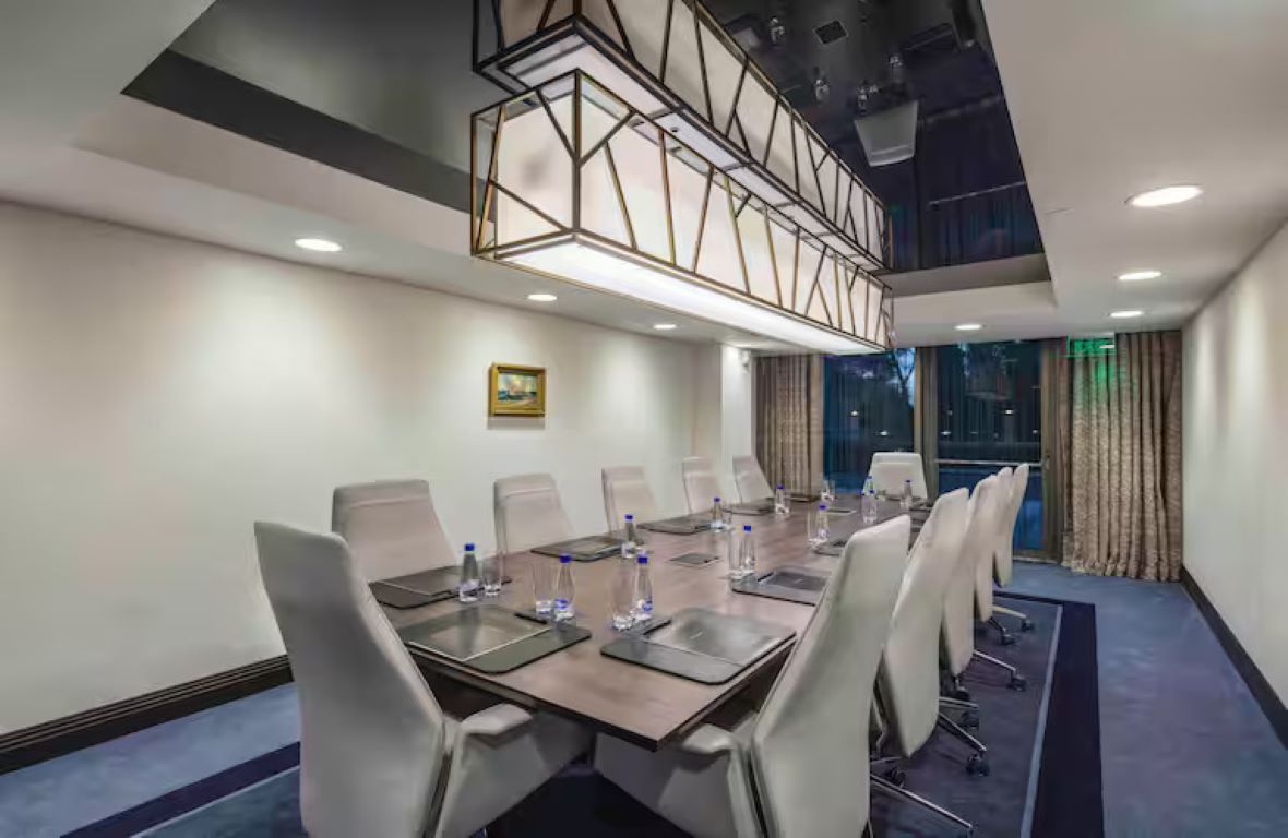 Hilton Podgorica Crna Gora-Sala za sastanke.jpg