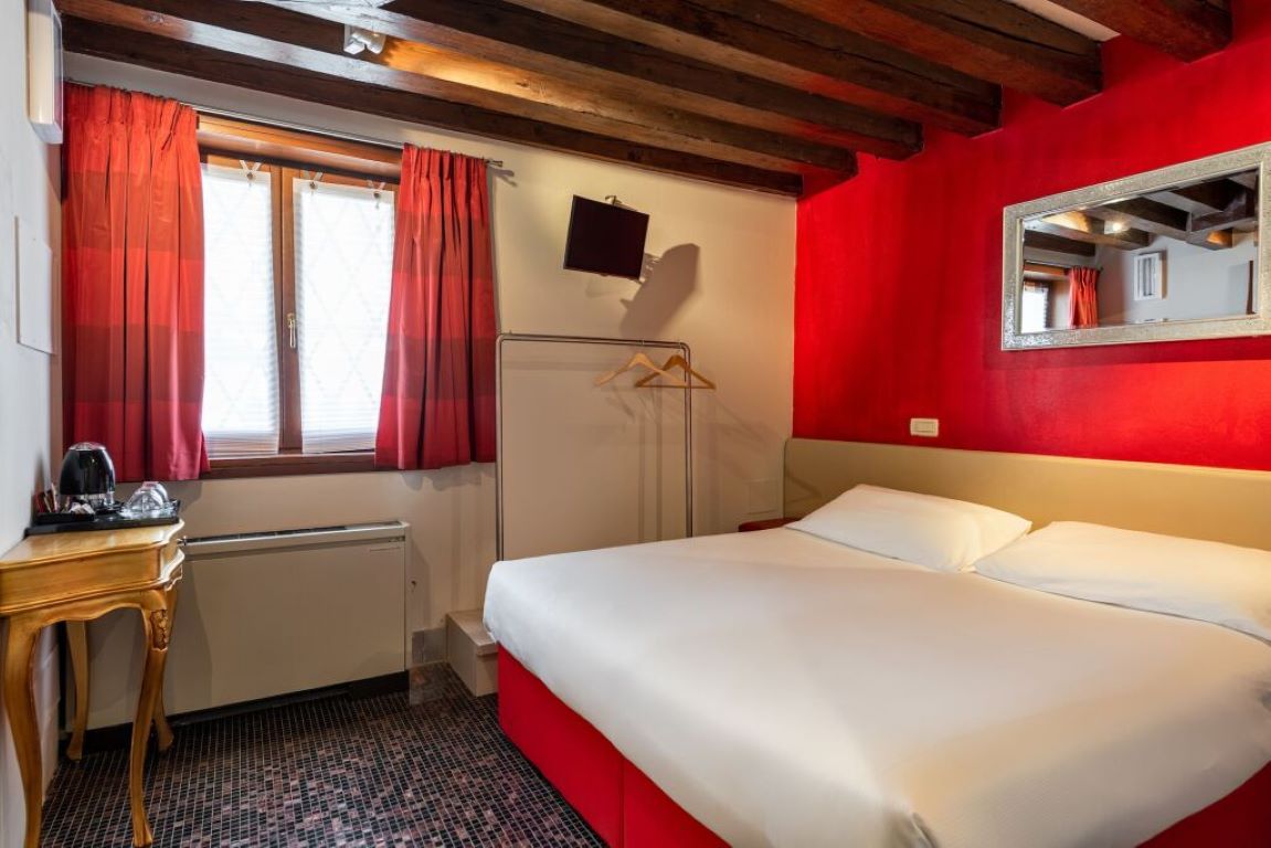 Hotel Il sogno di Giulietta e Romeo-Superior soba.jpg