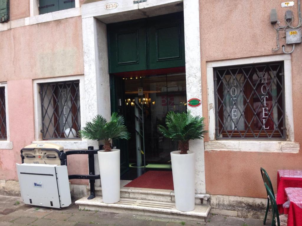 Hotel Il sogno di Giulietta e Romeo-Ulaz u hotel.jpeg
