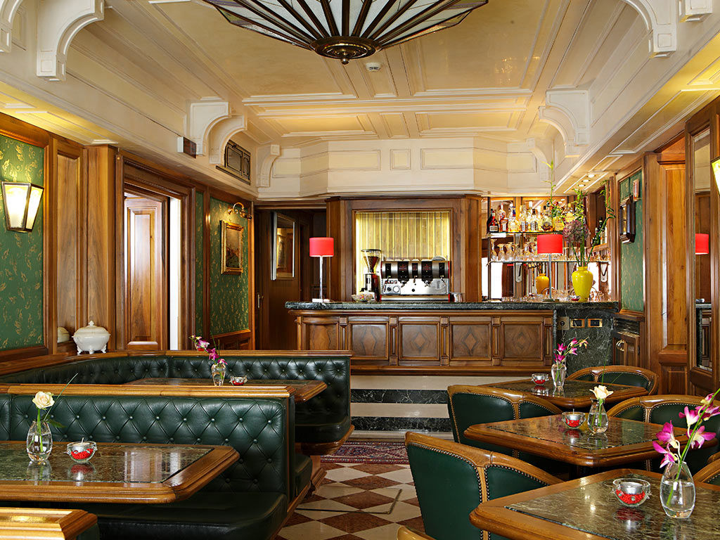 Hotel Santa Marina-Lobby bar.jpg