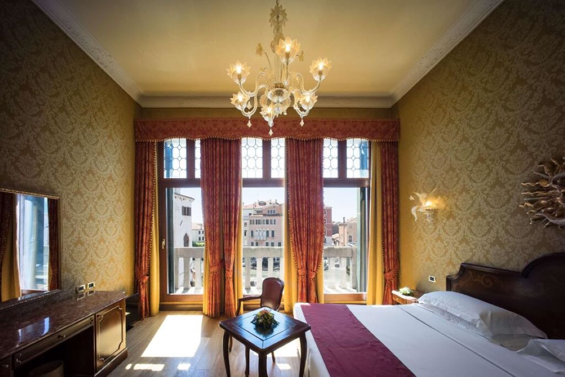 Hotel NH Venezia Santa Lucia-Superior soba.jpg