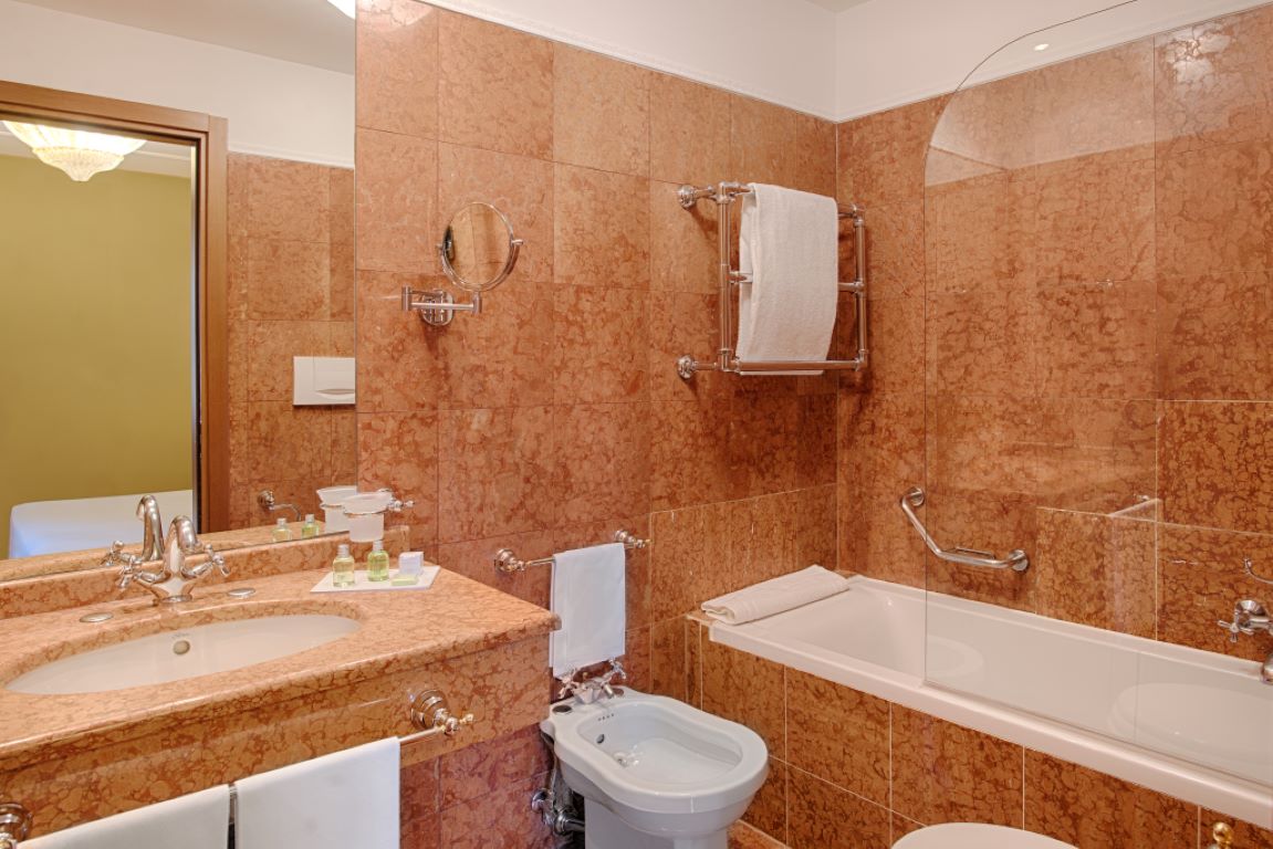 NH Venezia Santa Lucia Hotel-Kupatilo.jpg