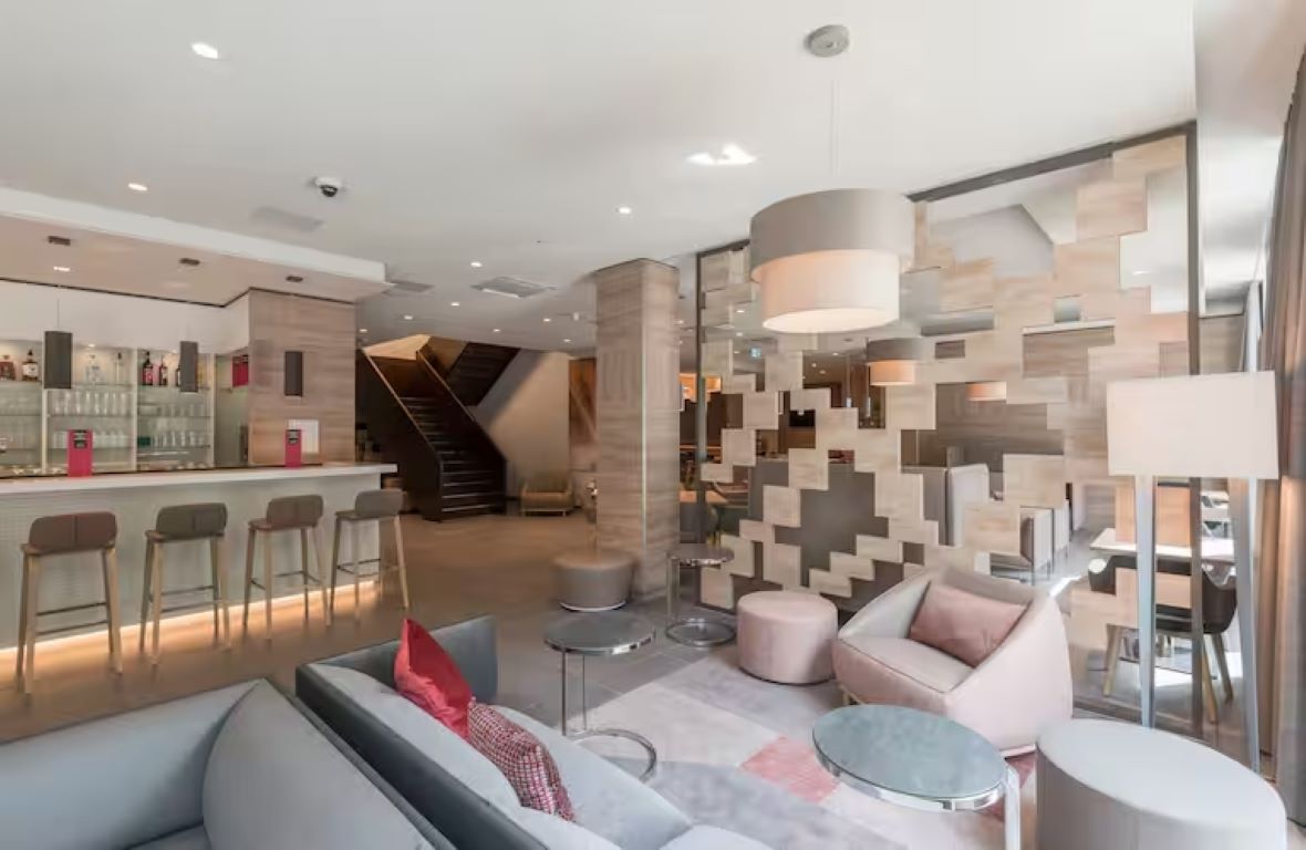 Hampton by Hilton Frankfurt City Centre East-Bar.jpg