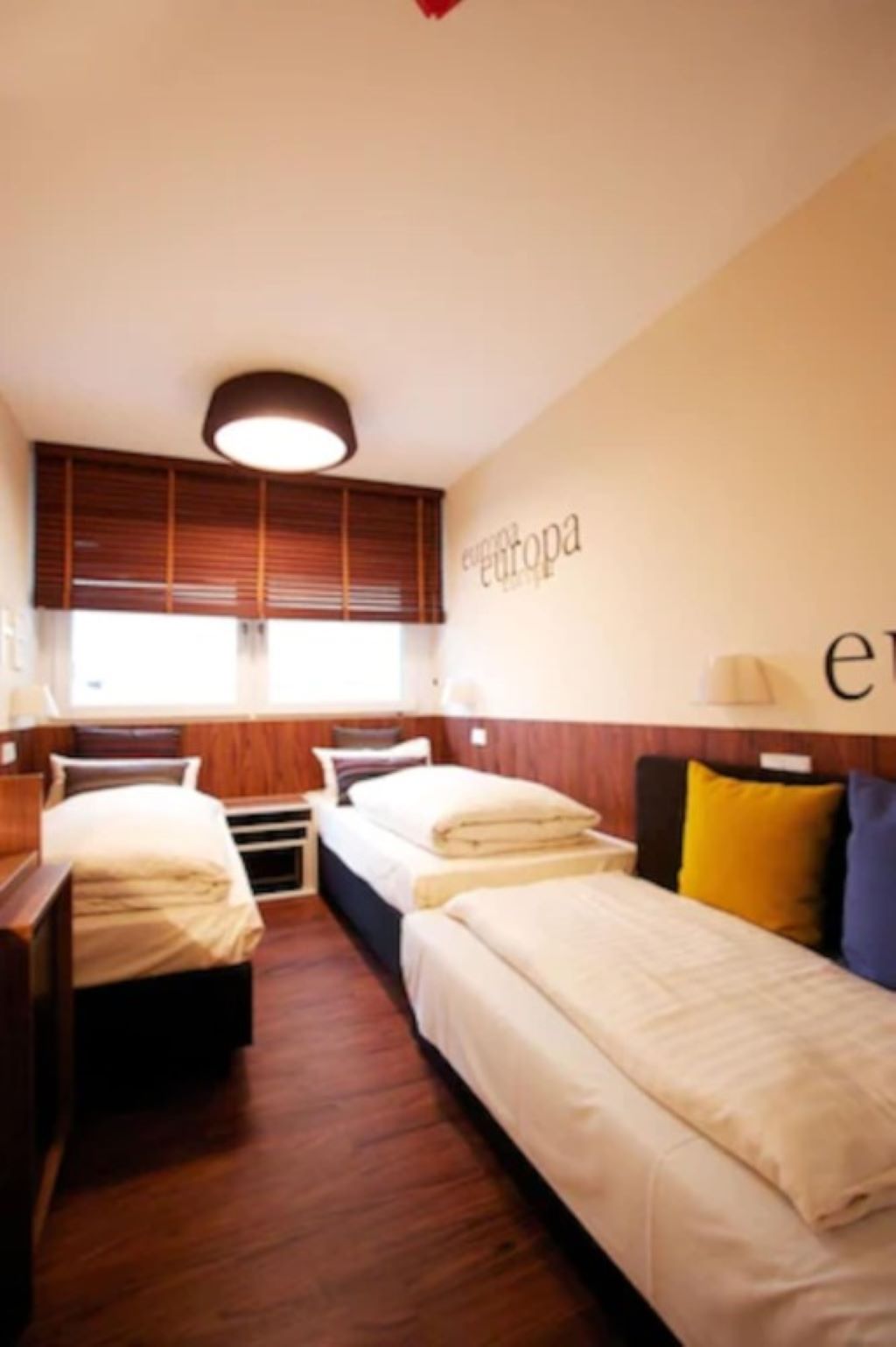Hotel Europa Life-Trokrevetna soba.jpg