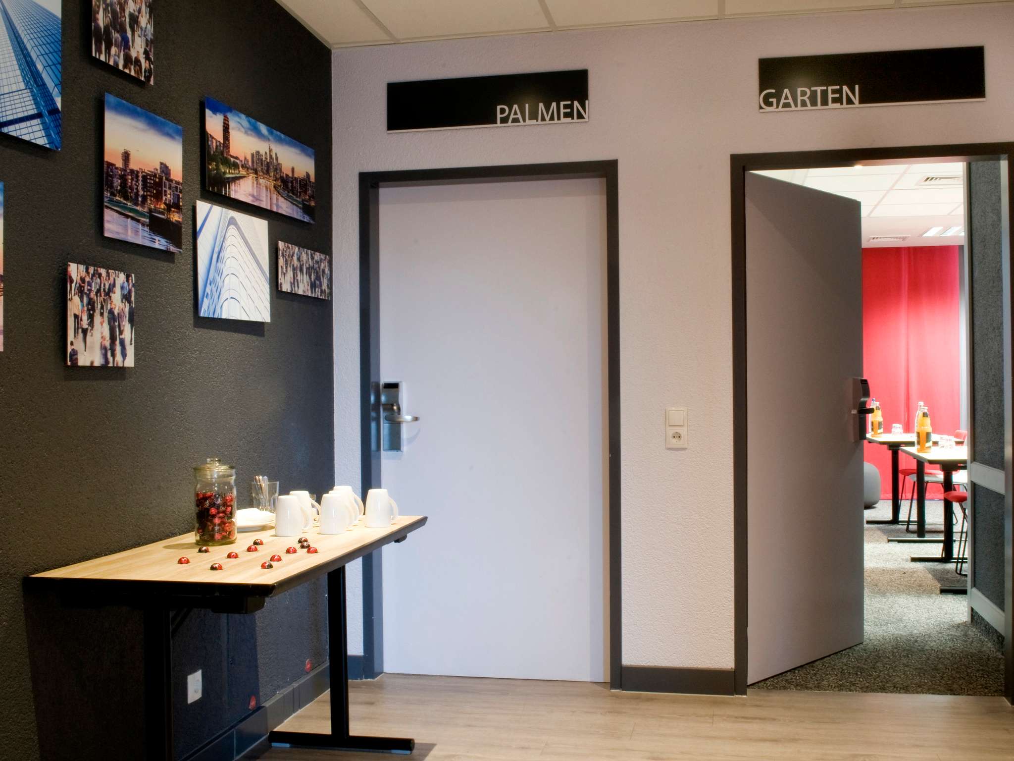 Ibis Frankfurt Centrum-Sala za sastanke.jpg
