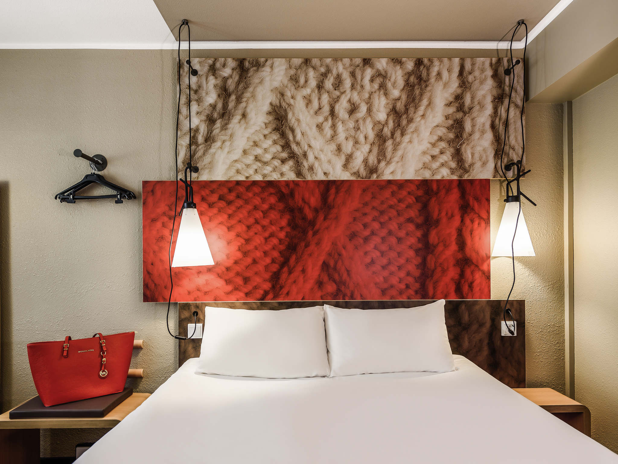 Ibis Frankfurt Centrum-Standardna soba.jpg