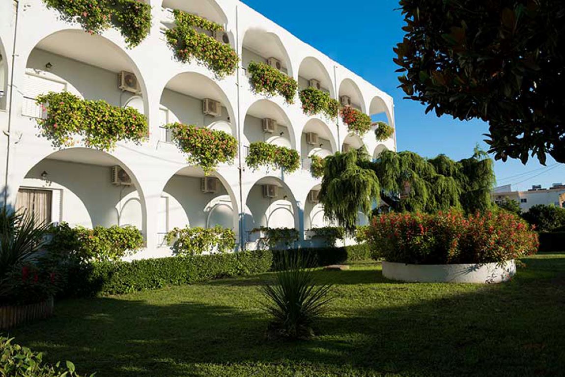 Eleni Hotel-Zgrada hotela.jpg