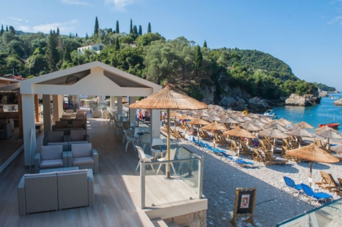 Hotel Ninos Blue Princes Beach-Bar na plazi.jpg