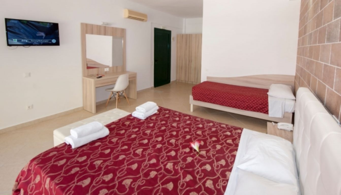 Hotel Ninos Blue Princes Beach-Junior suite pogled basta.jpg