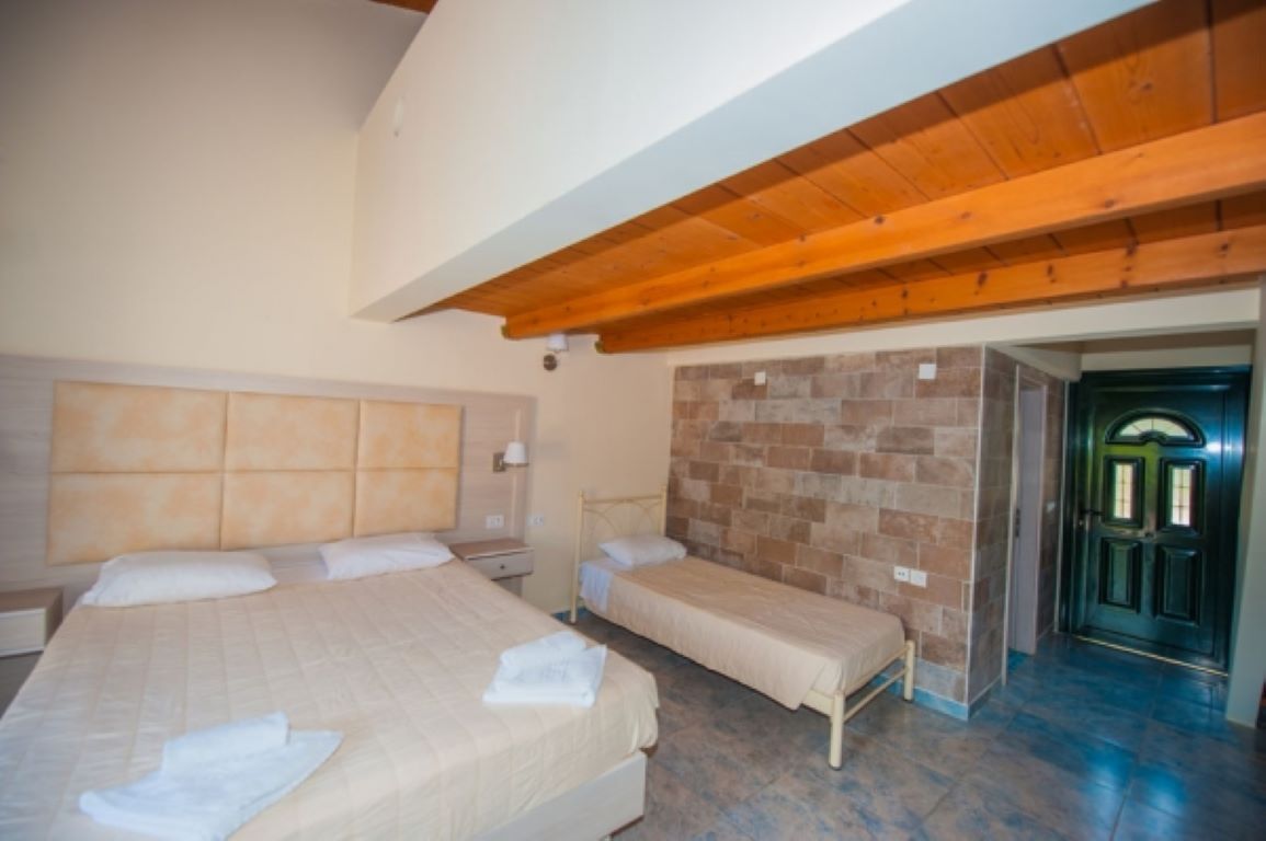 Hotel Ninos Blue Princes Beach-Maisonette pogled basta.jpg