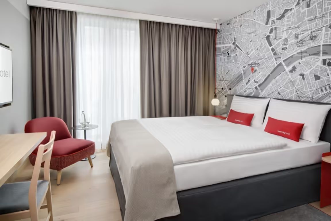 IntercityHotel Frankfurt Hauptbahnhof Sud-Business soba.jpg